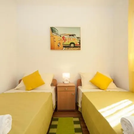 Apartment With A Swimming Pool Kastel Luksic, - 20582 Kastela