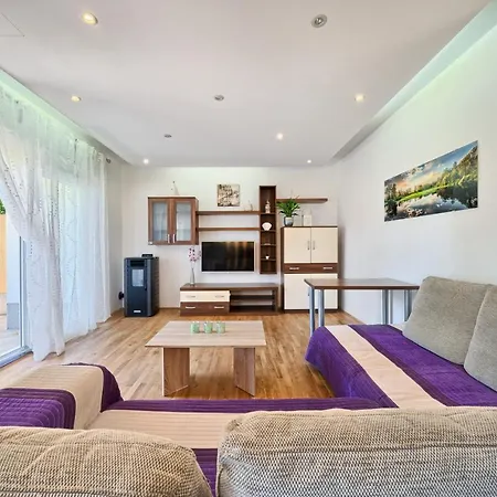 Apartment With A Swimming Pool Kastel Luksic, - 20582 *