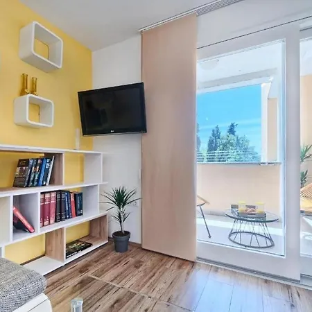 With A Swimming Pool Kastel Luksic, - 20582 Apartment
