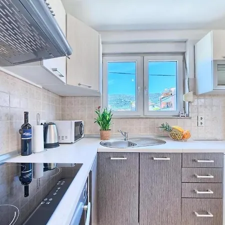 Apartment With A Swimming Pool Kastel Luksic, - 20582 Kastela