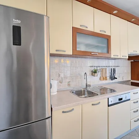 Apartment With A Swimming Pool Kastel Luksic, - 20582 Kastela