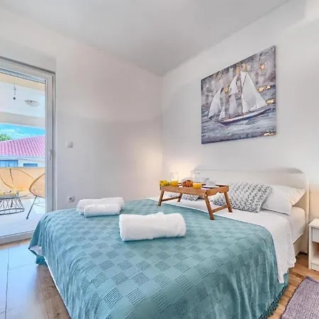 With A Swimming Pool Kastel Luksic, - 20582 Apartment
