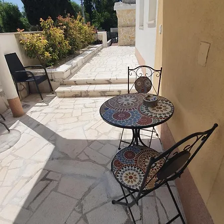 Apartment With A Swimming Pool Kastel Luksic, - 20582 Kastela