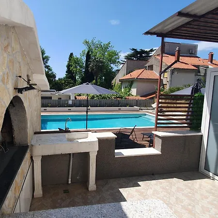 Family-friendly With Swimming Pool Kastel Luksic, - 20582 Kaštela