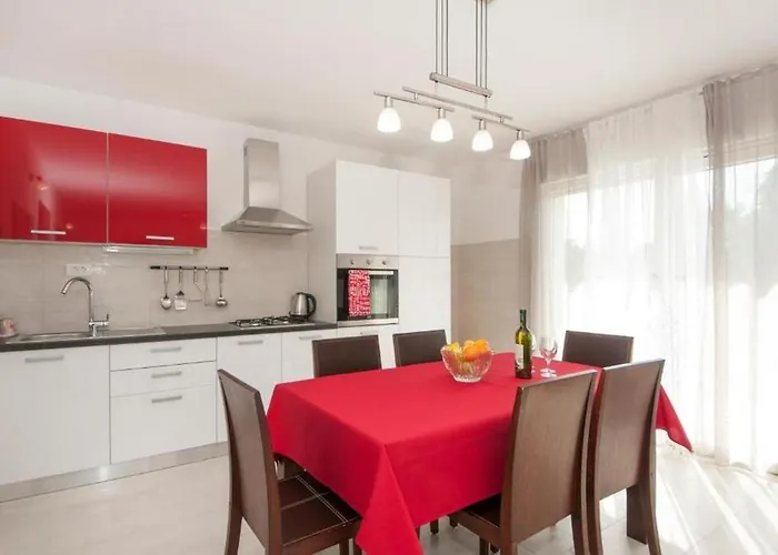 Family-friendly With Swimming Pool Kastel Luksic, - 20582 Kaštela