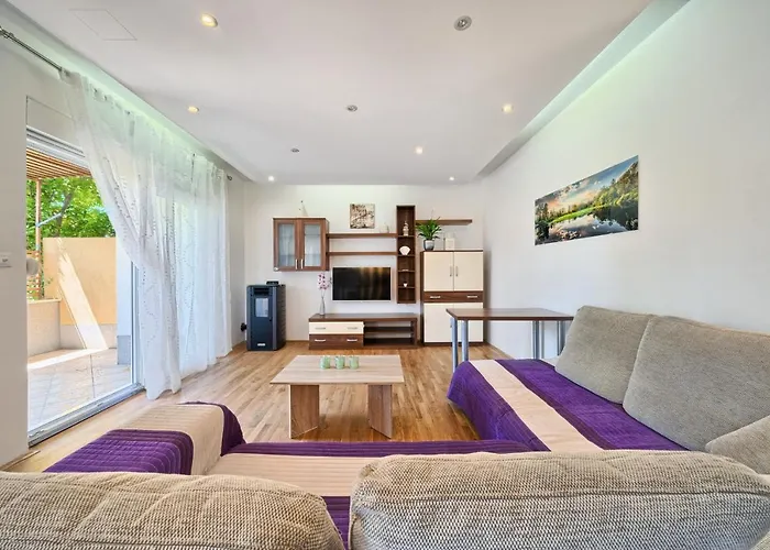 Apartmán Family-friendly With Swimming Pool Kastel Luksic, - 20582 *