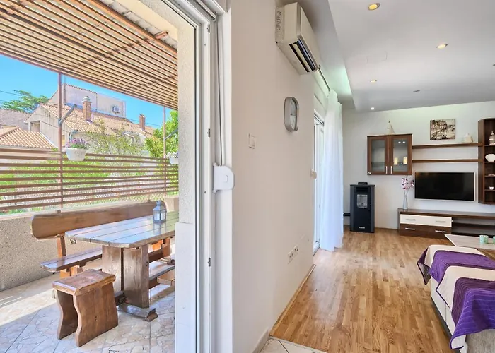 Family-friendly With Swimming Pool Kastel Luksic, - 20582 Apartmán *