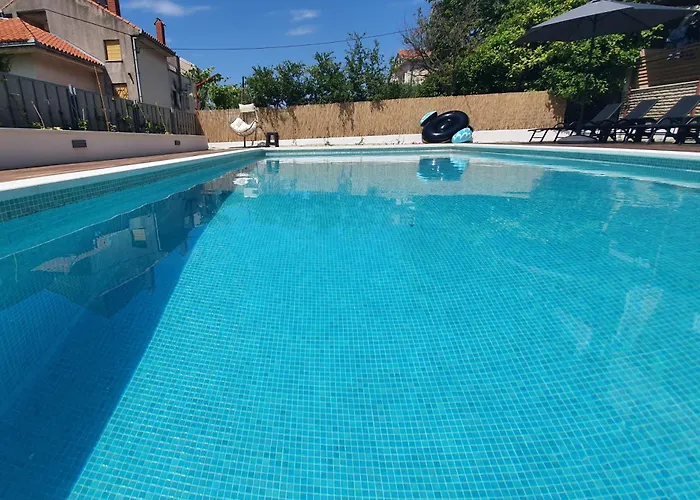 Apartmán Family-friendly With Swimming Pool Kastel Luksic, - 20582