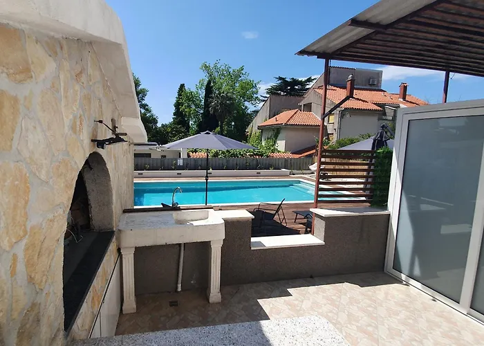 Family-friendly With Swimming Pool Kastel Luksic, - 20582 Kaštela